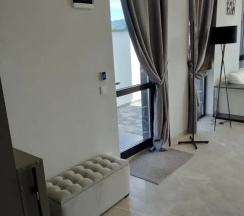 Четырёхместные апартаменты Дуплекс с красивым видом из окна в Валентина