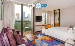 Двухместный номер Standard с видом на город двуспальная кровать в Hotel Indigo Bangkok Wireless Road, an IHG Hotel