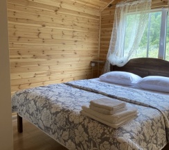 Двухместное шале Classic с красивым видом из окна двуспальная кровать в Arkhyz family lodge
