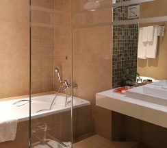 Люкс Extreme Royal с 2 комнатами с балконом и с видом на океан в Отель The Zign Hotel