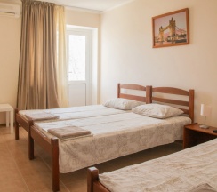 Трёхместный номер Comfort с балконом и с красивым видом из окна в Тонкий мыс