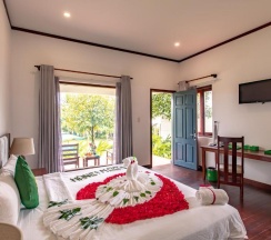 Двухместный номер Standard с видом на бассейн двуспальная кровать в Santa Garden Resort
