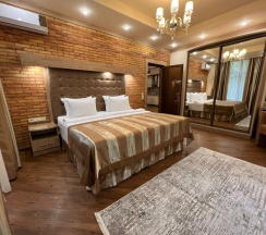 Двухместный номер Deluxe с видом на внутренний двор двуспальная кровать в City Stay Apart Hotel Almaty