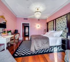 Улучшенный номер с видом на улицу в Dom Boutique Hotel