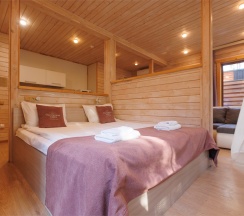 Лодж с купелью и сауной с видом на озеро в Пасторское озеро