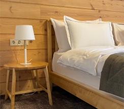 Номер Классик с двуспальной кроватью c видом на гору и балконом в Grand Chalet Altay