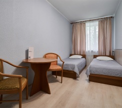 Стандарт с одной двуспальной или двумя раздельными кроватями с удобствами на этаже в Салют