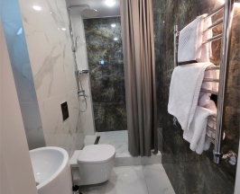 Дизайнерский номер категории «Делюкс» в Владимирский