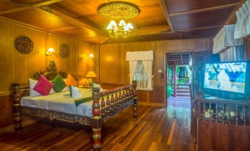 Вилла с балконом и с видом на бассейн в Samui Sense Beach Resort