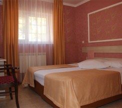 Двухместный номер цокольный этаж в Премьер