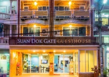 Двухместный номер Deluxe с балконом двуспальная кровать в Suan Dok Gate Guesthouse