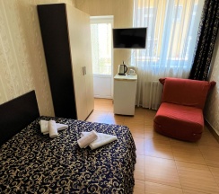 Трехместный номер с балконом в 21 век