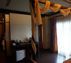 Люкс с балконом в Narakul Resort Hotel