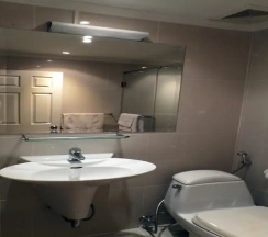 Апартаменты с 2 комнатами с балконом в Westbury Residence
