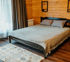 Четырёхместный коттедж Deluxe в Винни-Вилла