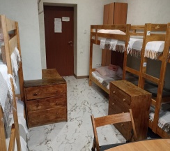 Койко-место в номере с 3 двухъярусными кроватями (удобства на этаже) в Надежда