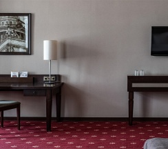 Номер Делюкс с одной большой кроватью и диван-кроватью в Petro palaсe hotel