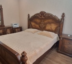 Люкс номер для семьи с большой кроватью и кухней в Гостевой дом