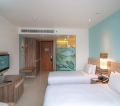 Двухместный номер Standard с видом на Rainbow Road 2 отдельные кровати в Holiday Inn Express Phuket Patong Beach Central by IHG