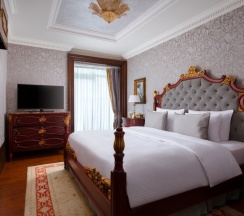 Люкс Presidential с балконом и с красивым видом из окна в Rixos Almaty