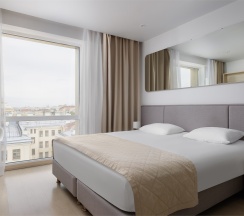 Стандарт с видом на город (высокий этаж) в Yes Marata