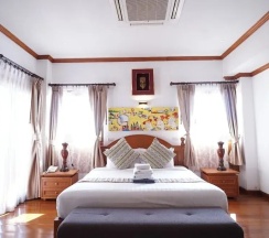 Номер Deluxe с балконом и с красивым видом из окна в Baan Huen Phen