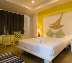 Двухместный номер Superior с балконом двуспальная кровать в The Blue Pearl Kata Hotel
