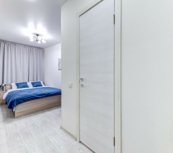 Улучшенная двухместная комната с 1 кроватью и собственной ванной комнатой в МК Распутина