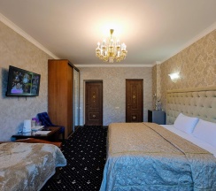 3-местная комната стандарт в Golden House