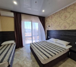 Двухместный номер Standard с балконом и с видом на море двуспальная кровать в Светлана