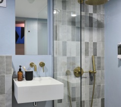 Mezzanine. Комната с кроватью на антресоли в Sands Rooms