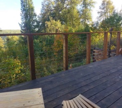 Коттедж с балконом и с красивым видом из окна в Красные Скалы