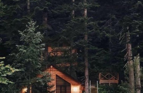 кп. Домбай: Гостевой дом Домик в лесу