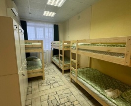 Шестиместный номер с двухъярусными  кроватями 206 в Уютный дом