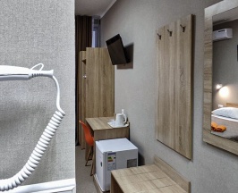 Стандартный семейный номер с 1 двуспальной кроватью и софой в Smart Hotel KDO