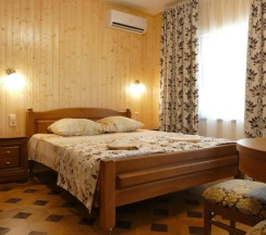 Четырёхместный номер Standard с балконом в Гагра