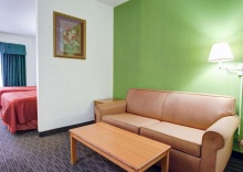 Четырёхместный люкс в Quality Inn & Suites Airport