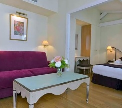 Четырёхместный номер Standard в Hôtel Suites Unic Renoir Saint Germain