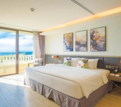 Двухместный люкс Paradox c 1 комнатой с видом на море двуспальная кровать в Paradox Resort Phuket