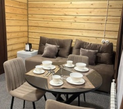 Семейные апартаменты с балконом и с красивым видом из окна в Лола