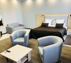 Семейный в Семь королей