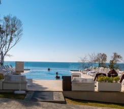 Duplex с видом на море и бассейн в Лучезарный Резорт
