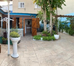 Коттедж с 2 комнатами в Mamas Summer House