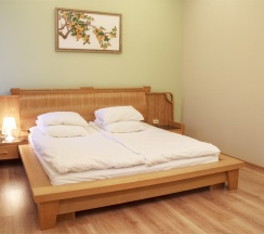 Двухместный улучшенный номер с кроватью King-Size в Столица