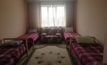 Кровать в общем номере с видом на город в Гостевой дом на Сахалинской