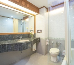Номер Premier с балконом и с видом на море в Asia Cha Am Hotel