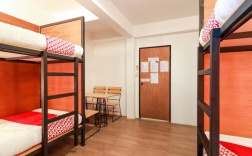 Кровать в общем номере (женский номер) в OYO 489 Yak Hostel