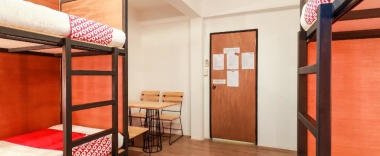 Кровать в общем номере в OYO 489 Yak Hostel