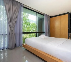 Вилла с 2 комнатами с балконом и с видом на горы в Design Duplex P10 in Natural Park Resort