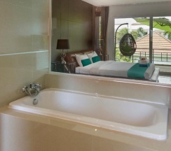 Вилла с 4 комнатами с балконом в Tropicana Pool Villa